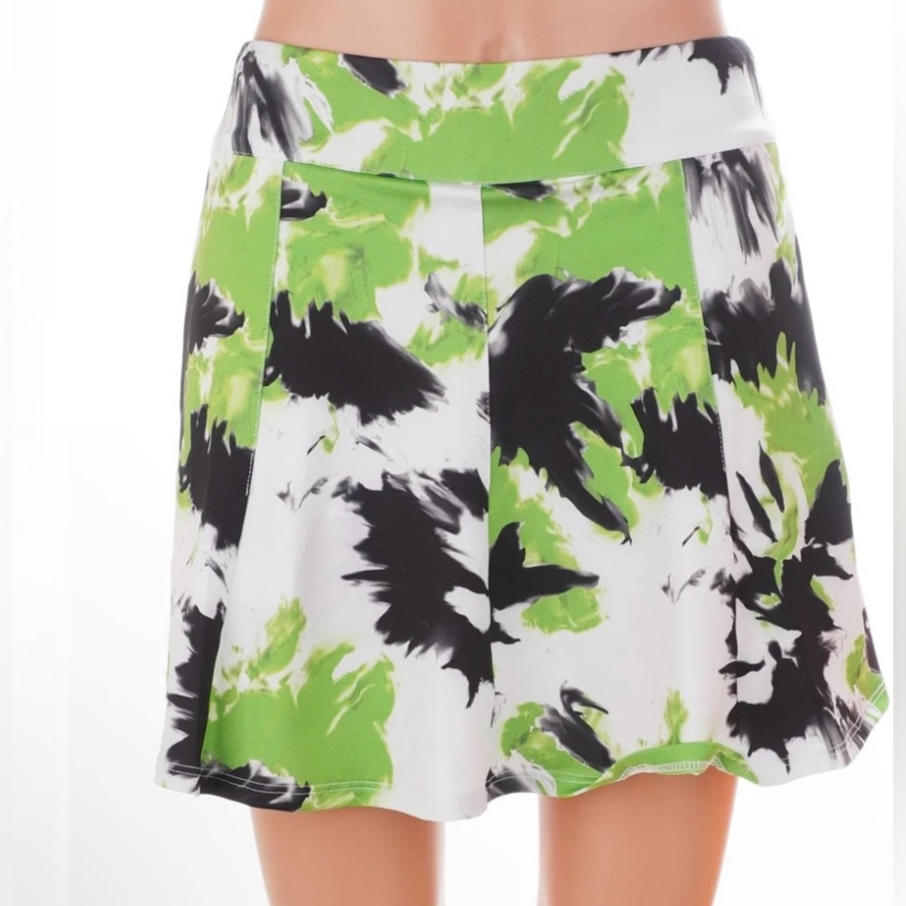Amy Sport women’s medium golf skort. Green & black print. $160 retail